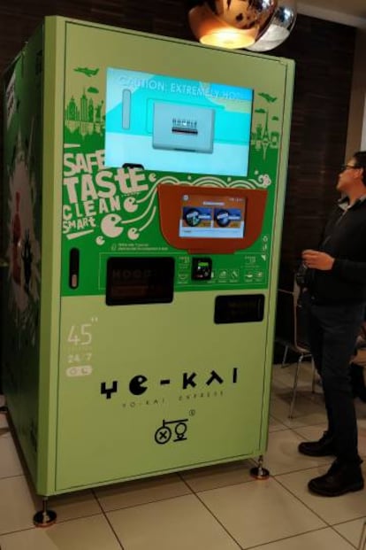 Yo-Kai Express, una m&aacute;quina de ramen incapaz de dar abasto.