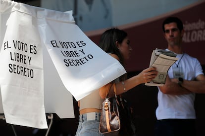 Una urna electoral en los comicios de 2024, en Guadalajara.