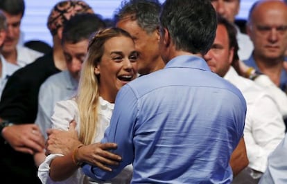 Lilian Tintori festeja com Macri sua vitória eleitoral.