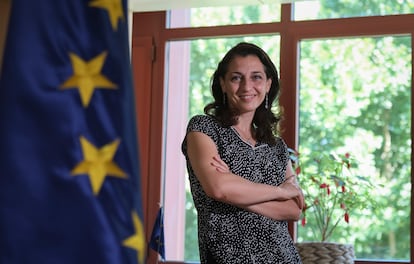 La presidenta de la comisión de Asuntos Económicos, Irene Tinagli,  en la sede del Parlamento Europeo en Madrid.