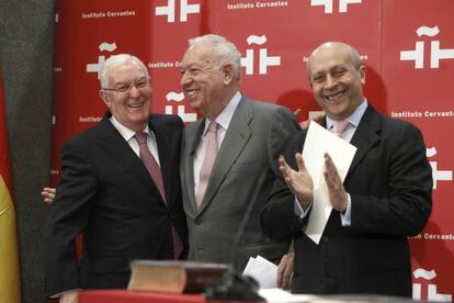 De izq. a dcha., Víctor García de la Concha, José Manuel García- Margallo y José Ignacio Wert.