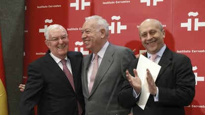 De izq. a dcha., Víctor García de la Concha, José Manuel García- Margallo y José Ignacio Wert.