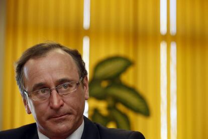 El ministro de Sanidad, Servicios Sociales e Igualdad, Alfonso Alonso, durante una entrevista con Efe.