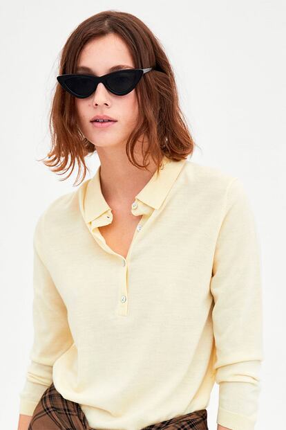 Polo de lana merino, de Zara. También está disponible en gris (29,95 euros)