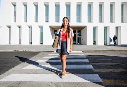 Candela Sainz afuera de su facultad este miércoles en la primera semana de clases. 