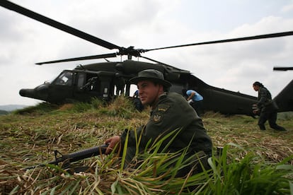 Anti narco confisca al Carlos Mario Jiménez Macaco