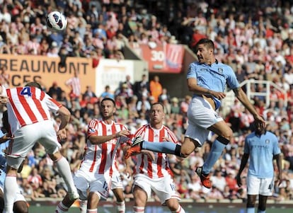 Javi García marca de cabeza el gol del empate para el City.