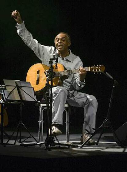 Gilberto Gil, durante el concierto que ofreció ayer en Vitoria.