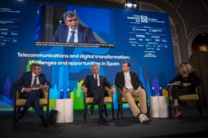 De izquierda a derecha, Francisco Román, Marco Patuano, Meinrad Spenger y Amanda Mars, en la Mesa de Telecomunicaciones del Spain Investors Day. .