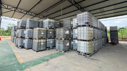Almacén ilegal de combustibles asegurado en Tabasco.