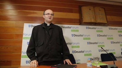 El bisbe Munilla, abans d'intervenir aquest dimarts en un col·loqui a la Universitat de Deusto de Sant Sebastià.