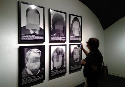 La obra 'Presos políticos en la España contemporánea', el 1 de junio, en las paredes del Centre de Cultura Contemporània de Barcelona.