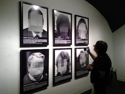 La obra 'Presos políticos en la España contemporánea', el 1 de junio, en las paredes del Centre de Cultura Contemporània de Barcelona.