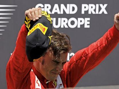 Fernando Alonso celebra la victoria.