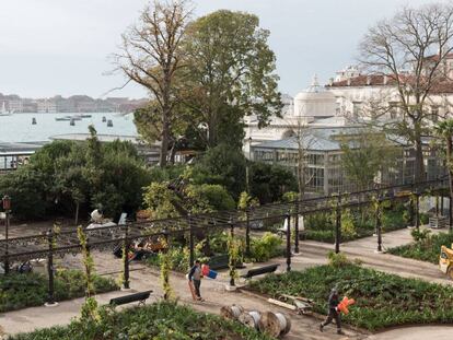 Los Jardines Reales de Venecia frente a la Laguna.