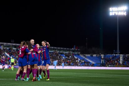 Las jugadoras del Barça celebran uno de los siete goles ante el Levante en enero de 2024 en la final de la Supercopa, disputada en Butarque (Leganés) con el estadio semilleno.