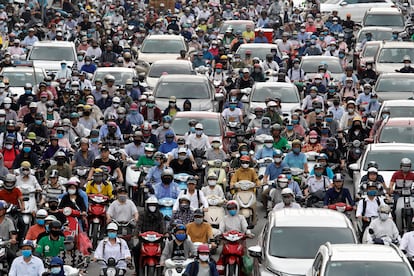 Atasco de motos en Hanoi (Vietnam).