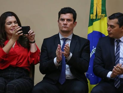 El ministro Sergio Vivo (en centro) en Manaus, este lunes.