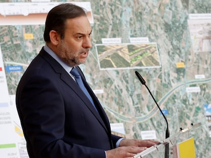 El ministro de Transportes, José Luis Ábalos, presenta el proyecto de mejora funcional y de la seguridad vial de la A-7 en el entorno de Valencia.