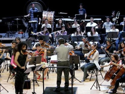 Ara Malikian ensaya con la Jove Orquestra de la Generalitat en Valencia.
