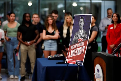 Vigilia en memoria de Charlie Kirk en la Universidad Atlántica de Florida.