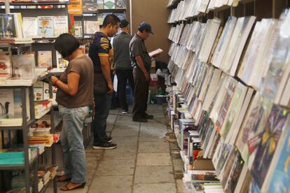 Visitantes a la Feria del Libro de Oaxaca.