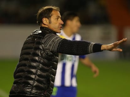 Alberto López, entrenador del Deportivo Alavés.