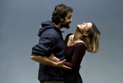 Javier Beltrán y Mima Riera, en una escena de 'El Caballero de Olmedo'