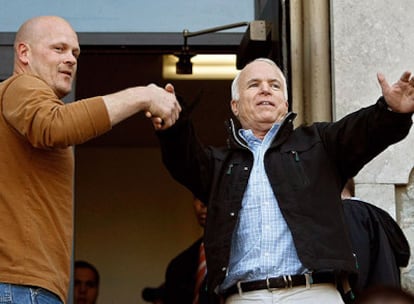Samuel Wurzelbache, mejor conocido como 'Joe el Fontanero' hace campaña con John McCain hoy en Ohio