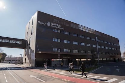 El edificio Delta del hospital de Bellvitge, construido un año después de que la Generalitat descartara una macro-UCI para atender el colapso hospitalario en la primera ola de la pandemia de coronavirus.