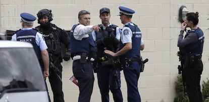 Agentes de la policía en Christchurch (Nueva Zelanda).