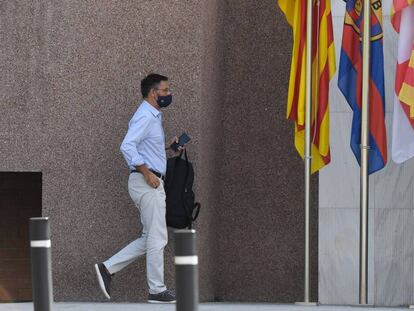 Bartomeu arribant a les oficines del Barça al Camp Nou.