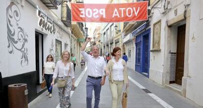 Monago pasea por Zafra con la alcaldesa de la localidad.