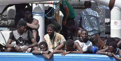 Desembarco de 650 migrantes en Catania (Italia).