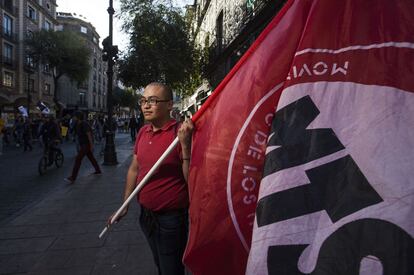 Aarón, 27 años: "Estamos el día de hoy recordando 47 años de la masacre de Tlatelolco. Nos parece que estas consignas son totalmente vigentes, están asesinando a los estudiantes y están convirtiendo al país en un cementerio".