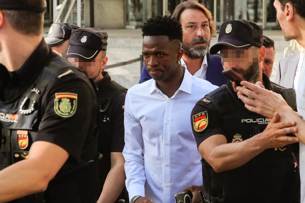 Real Madrid: Vinicius señala a todo Mestalla por los insultos racistas en su declaración ante el juez | Fútbol | Deportes | EL PAÍS