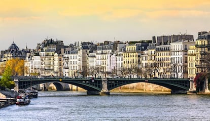 El Pont de Sully sobre el río Sena.