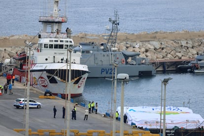 El Open Arms espera en el puerto chipriota de Larnaca a poder partir hacia Gaza.