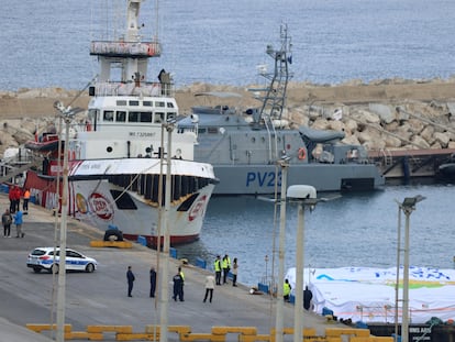 El Open Arms espera en el puerto chipriota de Larnaca a poder partir hacia Gaza.