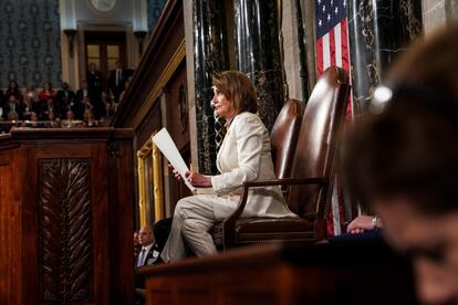 La imagen de la demócrata Nancy Pelosi, presidiendo la sesión, refleja el cambio de tornas en la Cámara de Representantes.