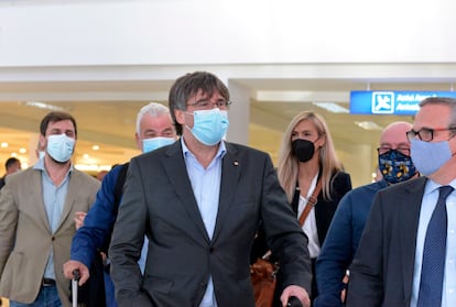 Carles Puigdemont a su llegada al aeropuerto de Alghero, en Cerdeña (Italia), el 3 de octubre de 2024.