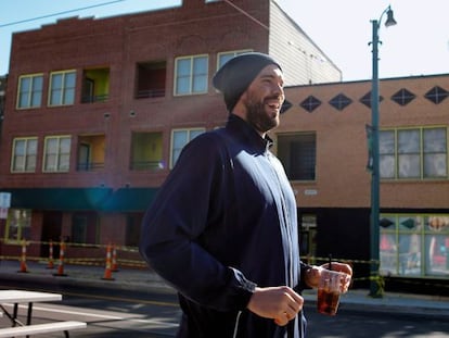 Marc Gasol pasea por el centro de Memphis, Tennessee, Estados Unidos.