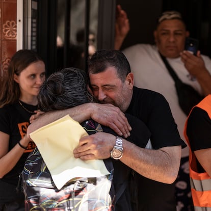 Juanjo Hernández con el Sindicato de Inquilinas que suspendió su desahucio en Ciutat Meridiana, Barcelona