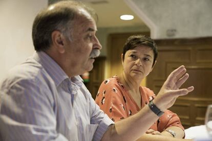 Enrique Yeves y Amalia Navarro, directores de comunicación de la FAO y la SEGIB respectivamente, ayer durante el curso de verano en El Escorial.