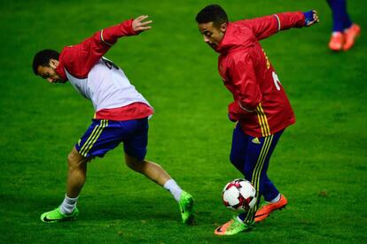 Thiago se entrena en El Molinón.