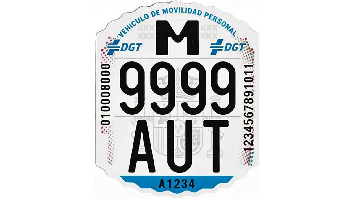 Esta es la placa identificativa que se debe colocar en los patinetes inscritos en la DGT.