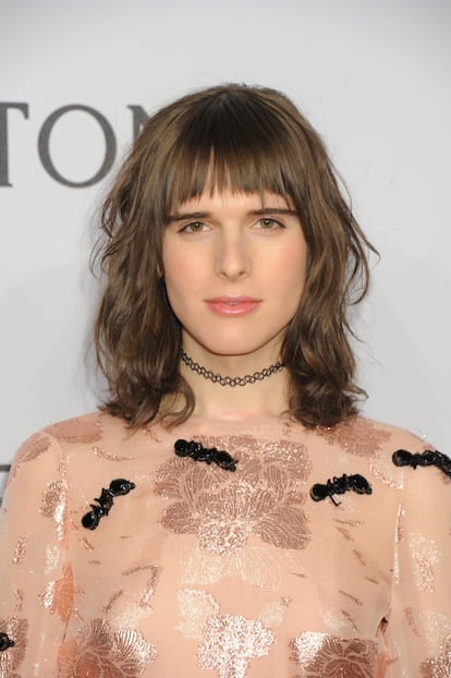 A Hari Nef los códigos no binarios se le quedan completamente pequeños. Nadie mejor que ella sabe que el género fluye más allá de un mero cara o cruz. Actriz en la serie 'Transparent', modelo –fue nombrada uno de los cien personajes más influyentes de la moda actual por Dazed and Confused-, activista pro derechos LGBT y escritora para medios como 'Vice' o 'Adult Mag', donde tiene una columna sobre sexo donde comparte consejos y experiencias personales.