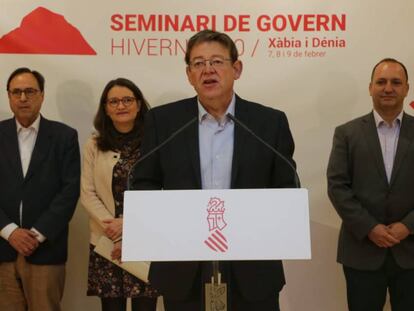 Ximo Puig, flanqueado por Mónica Oltra, Vicent Soler y Rubén Martínez Dalmau (derecha).