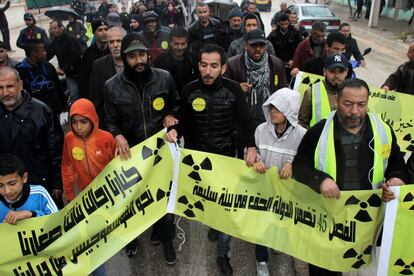 Los vecinos de Shat el-Salam organizan una manifestación pidiendo el fin de los vertidos.