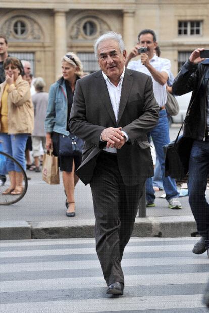 Dominique Strauss-Kahn pasea por París en septiembre.